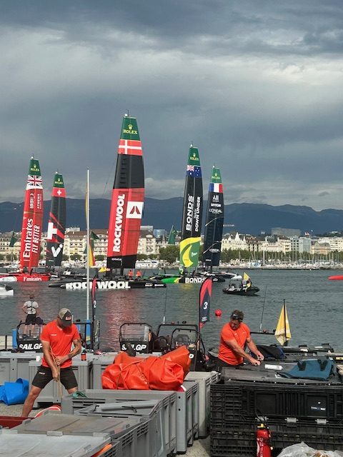 Sur le Lac Léman, l'élite mondiale de la voile s'affronte à bord de catamarans volants à foils (F50) identiques
